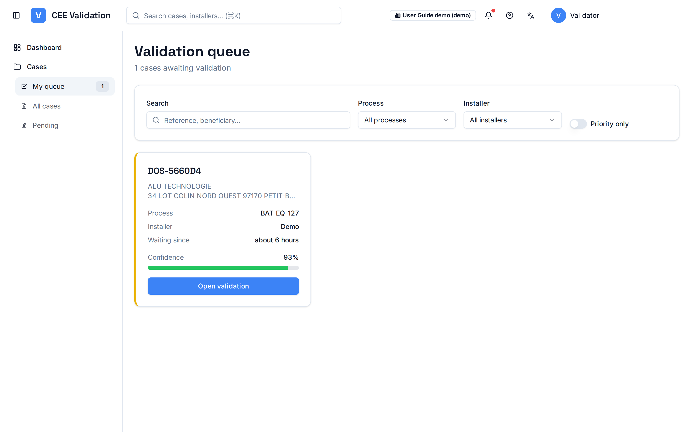Validator validation queue screen with one awaiting dossier: DOS-5660D4 (ALU TECHNOLOGIE, BAT-EQ-127 fiche, 93% confidence)