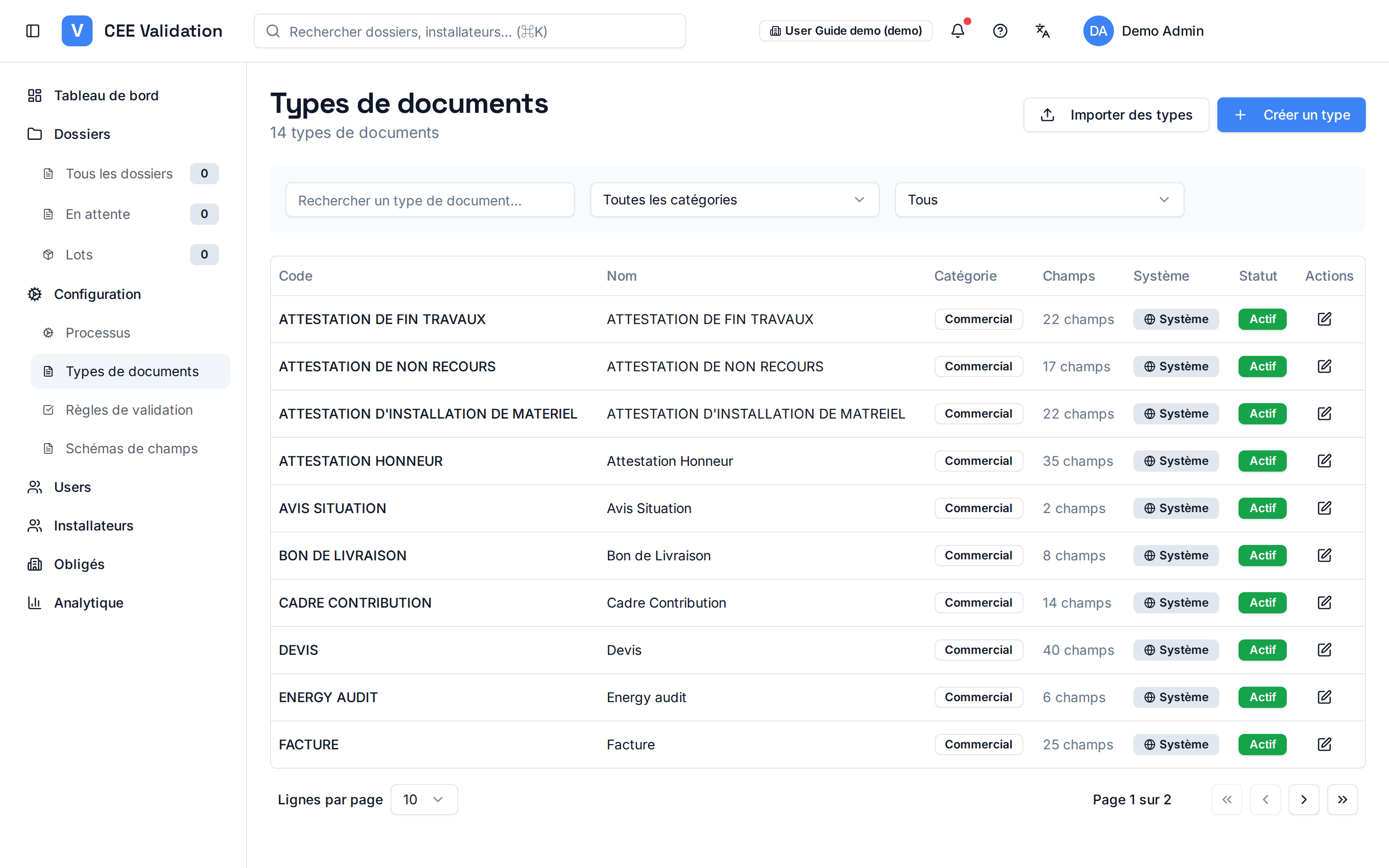 Page Types de documents : liste par catégorie avec nombre de champs extraits et badge Système ou personnalisé.