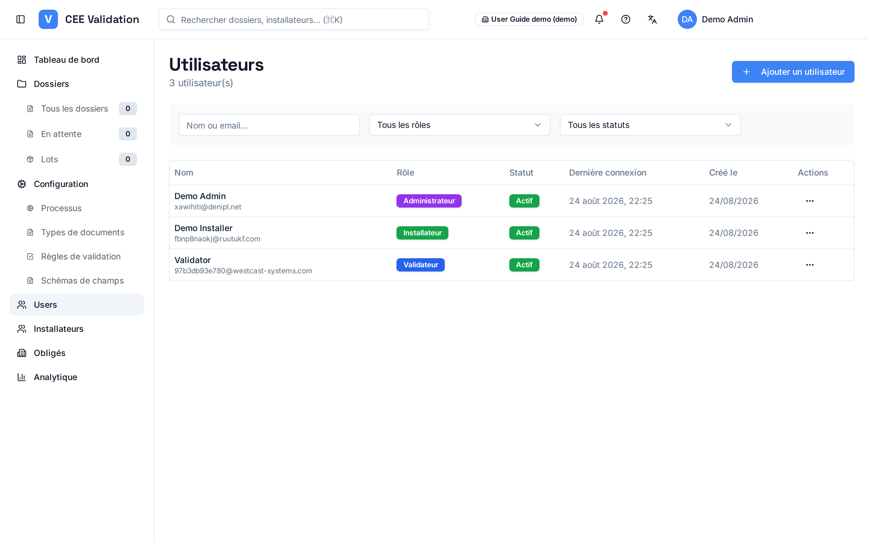 Page Utilisateurs : tableau des comptes avec filtres par rôle et statut, bouton d'ajout en haut à droite.